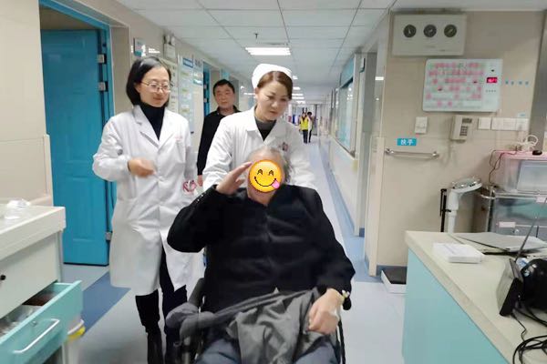 �����t(y��)�W(xu��)Ժ�ڶ������t(y��)Ժ��(j��ng)��(n��i)��ʹ��˯�ߺ����C(j��)�ί�˯�ߺ�����ͣ�C����