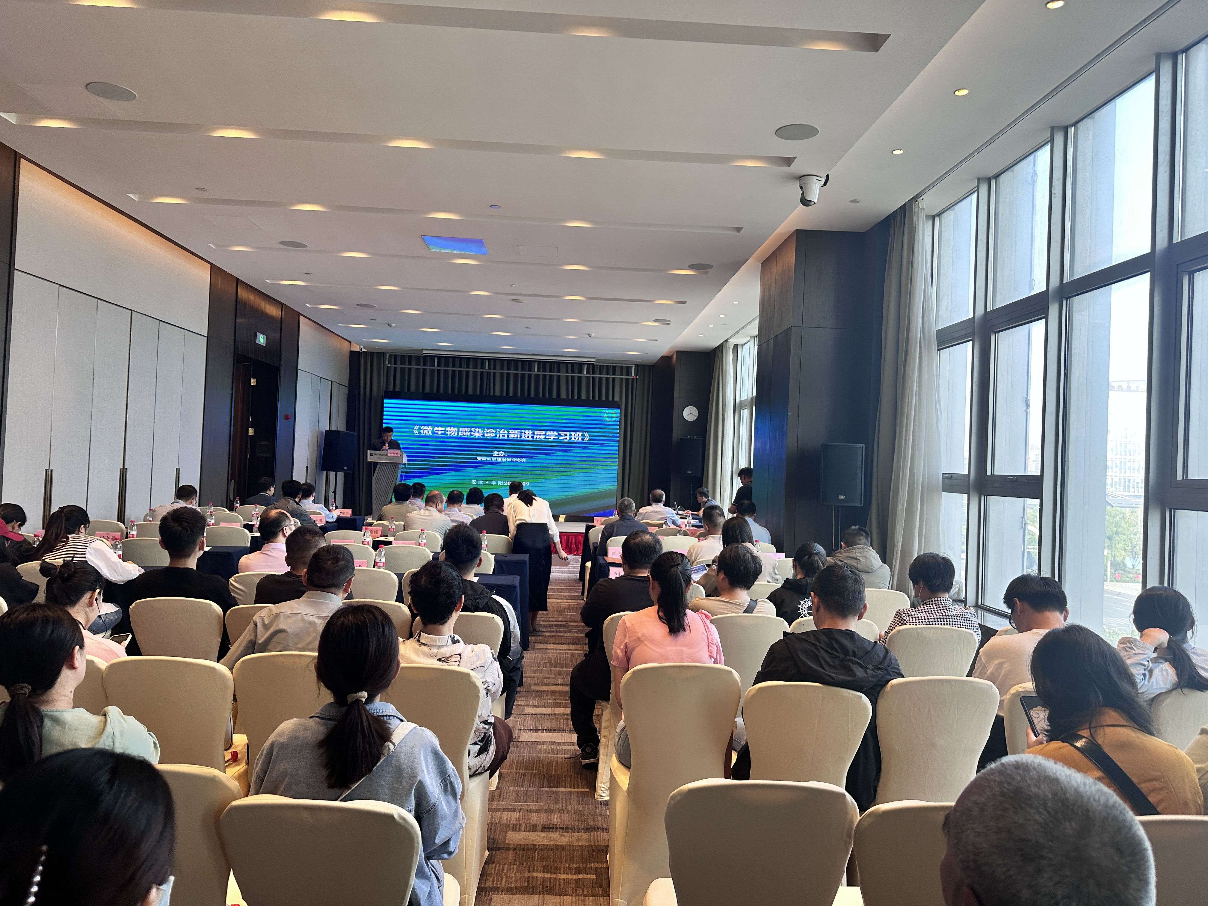 ��΢�����Ⱦ�\�����M(j��n)չ�W(xu��)��(x��)�ࡱ�ڸ����������_