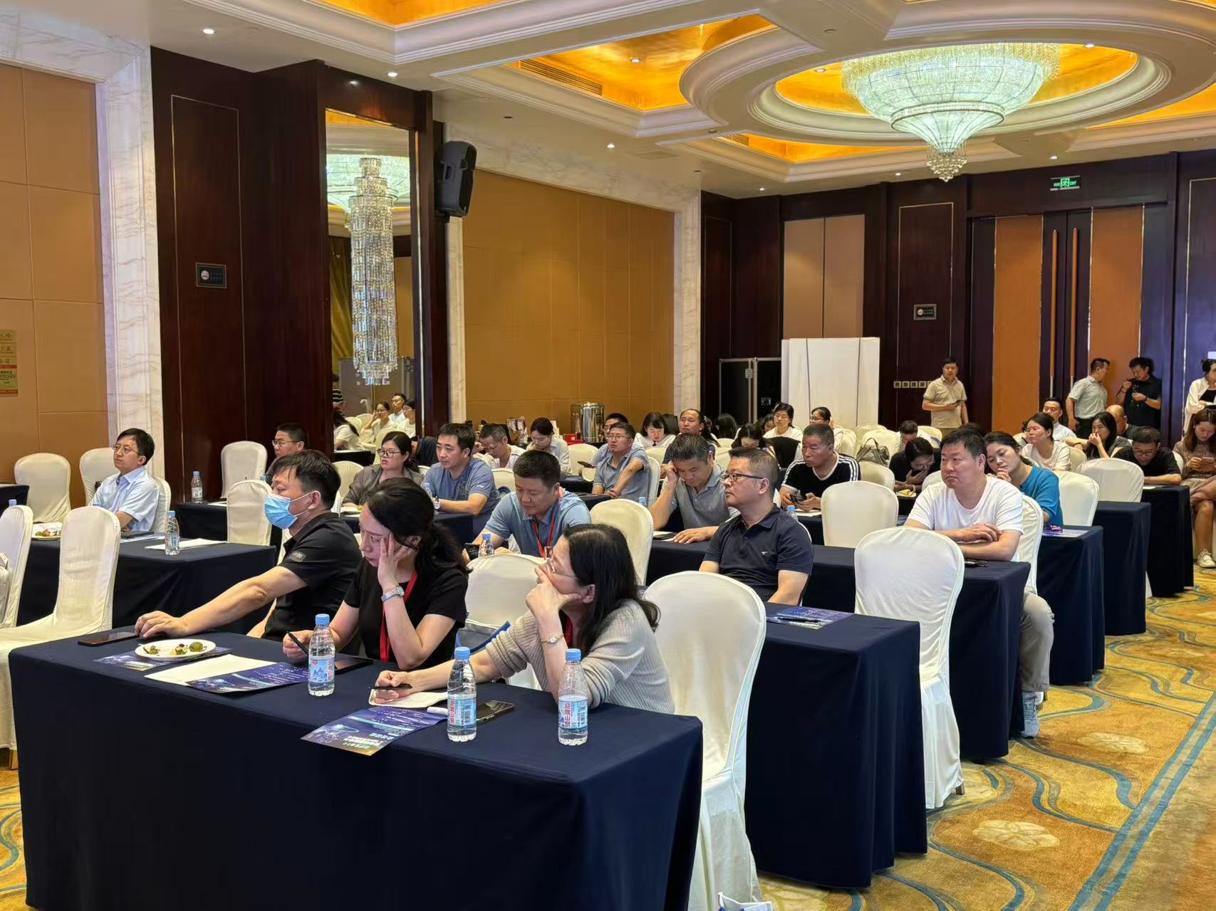 ����ʡ��������(w��)�I(y��)�f(xi��)���ɹ��e�k�ذY�\��˼�S�cAI�o���Q�ߕ�